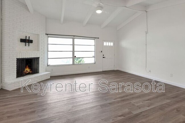 Building Photo - 6624 Fairway Dr