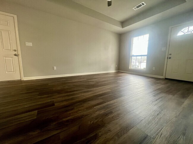 Foto del edificio - 1200 Oakview Dr