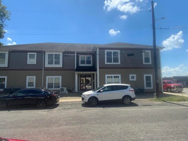 Building Photo - 409 W Washington St