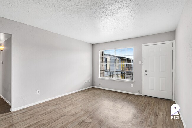 Building Photo - 11810 Algonquin Dr