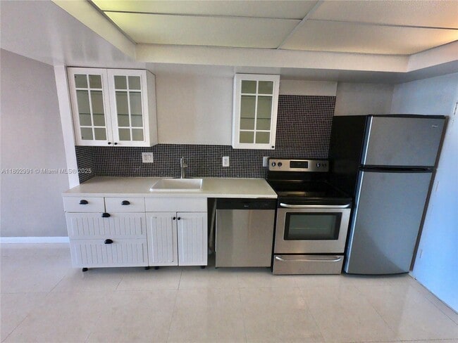Building Photo - 1301 NE Miami Gardens Dr