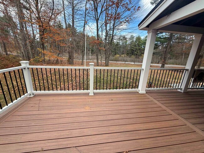 Foto del edificio - 192 Dorrs Corner Rd