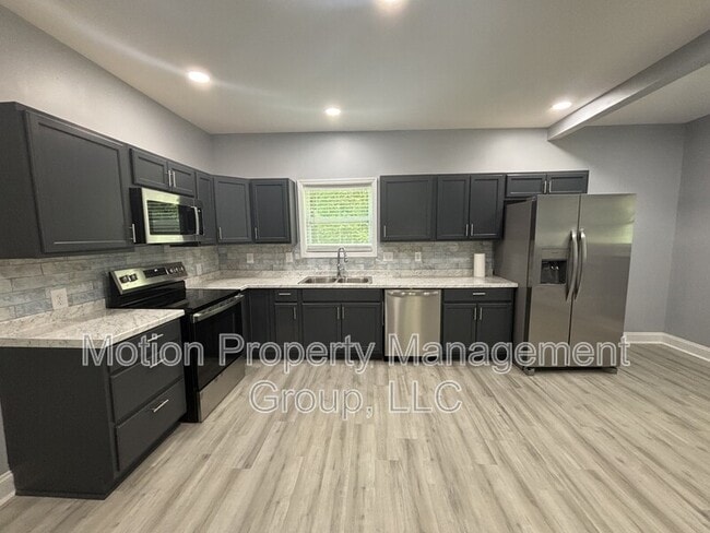 Building Photo - 131 Dixon Cir