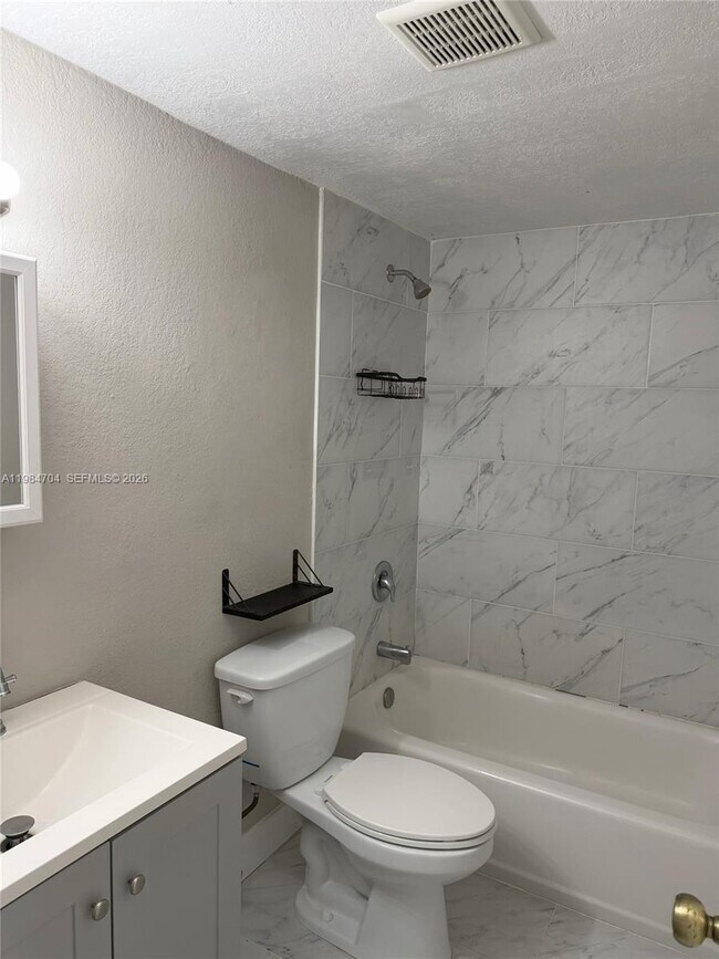 Foto del edificio - 805 W 30th St