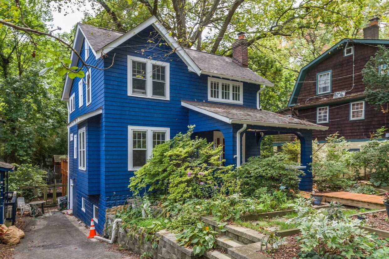 Primary Photo - 3 Bed 2.5 Bath - Takoma Park Craftsman - Spacious Rear Deck