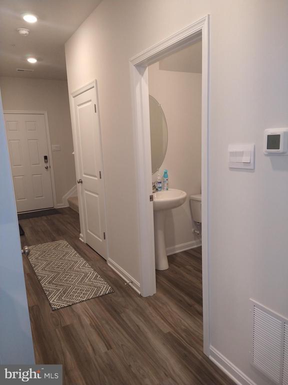Foto del edificio - 570 Locust Run Dr