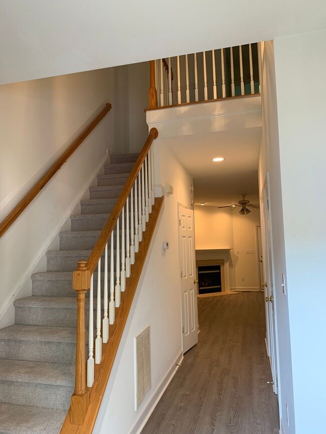 Building Photo - 4565 Treerose Way