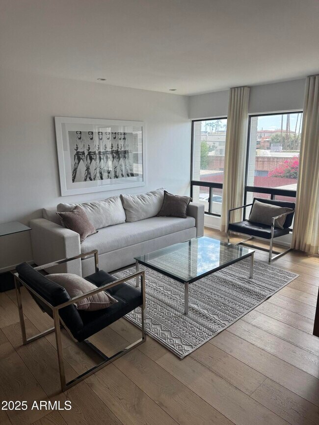 Foto del edificio - 7319 E Northland Dr