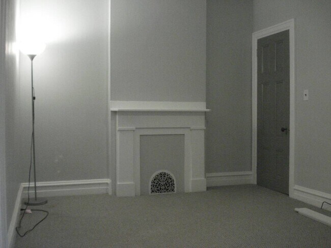 Sala de estar - 2404 Parrish St