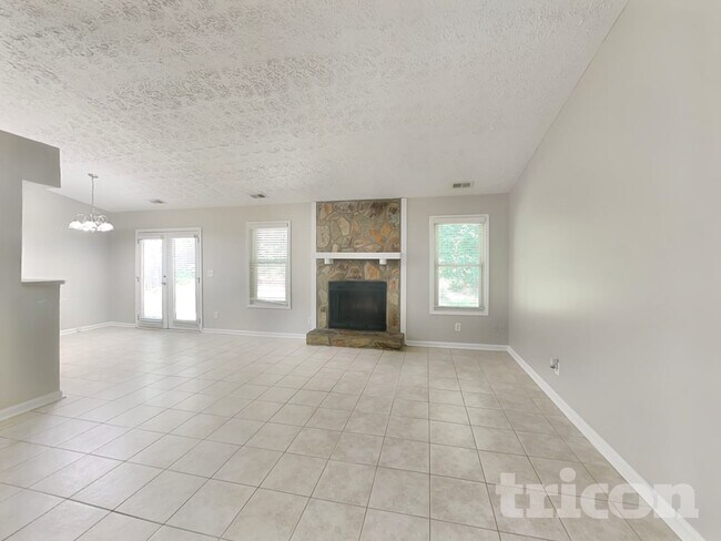 Foto del edificio - 811 Riverstone Ln