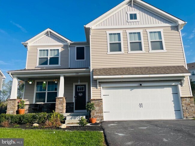 Foto del edificio - 226 Seven Springs Ln