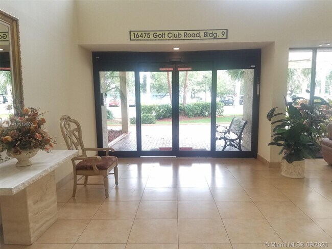 Foto del edificio - 16475 Golf Club Rd