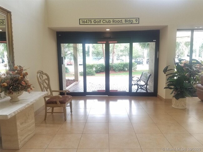 Building Photo - 16475 Golf Club Rd
