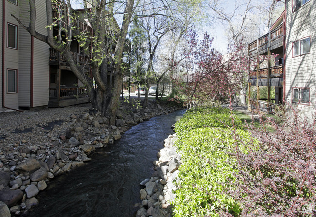 Building Photo - Maple Creek