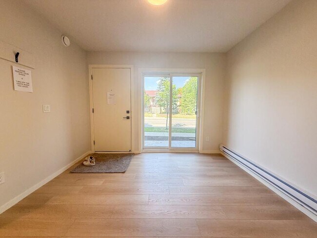 Photo du bâtiment - 1.0 bedroom in Edmonton Alberta T5G 1G1