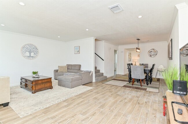 Foto del edificio - 5791 Maple Hill Dr