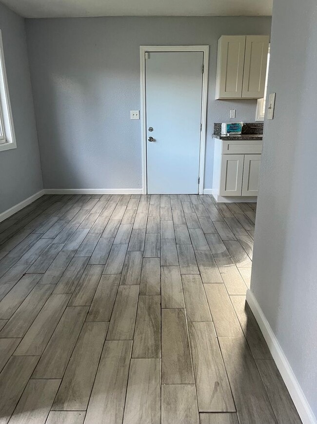 Photo - Sierra Way (1726 North) Apartment