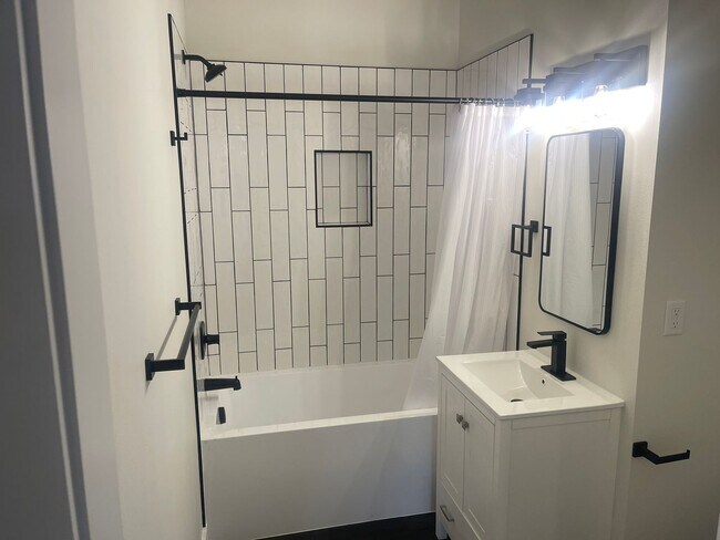 Foto del edificio - Brand new 2 bed/2 bath, central a/c, dishwasher, washer & dryer, deck & patio!