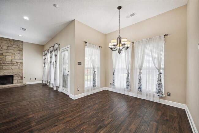 Building Photo - 1727 Les Talley Dr