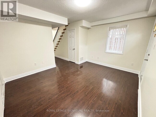 Building Photo - 1525 S Parade Ct