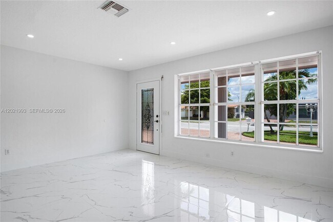 Foto del edificio - 630 W 72nd Pl