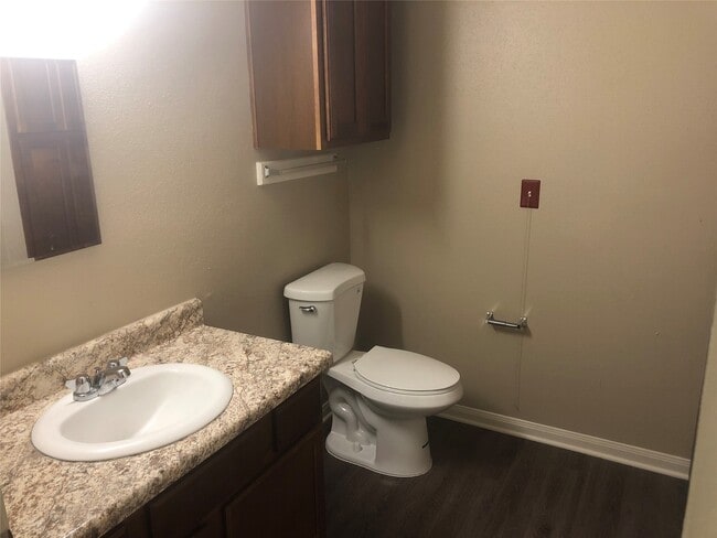 Building Photo - 1753 E Henderson Rd