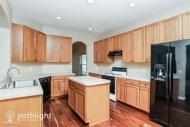 Foto del edificio - 5 br, 3 bath House - 5859 Autumn Chase Cir...