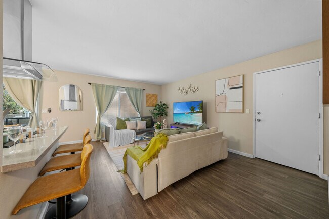 Foto del edificio - 9504 Carroll Canyon Rd