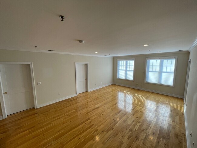 Living room - 624 Monroe St