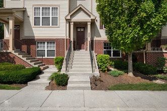 Building Photo - 220 Laurel Ave