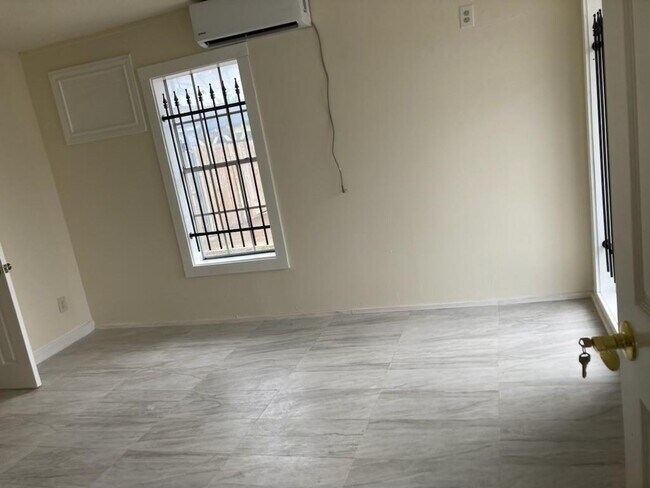 Foto del edificio - 2412 Fulton St