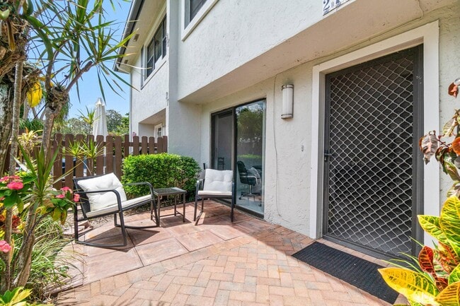 Building Photo - 27 Southport Ln