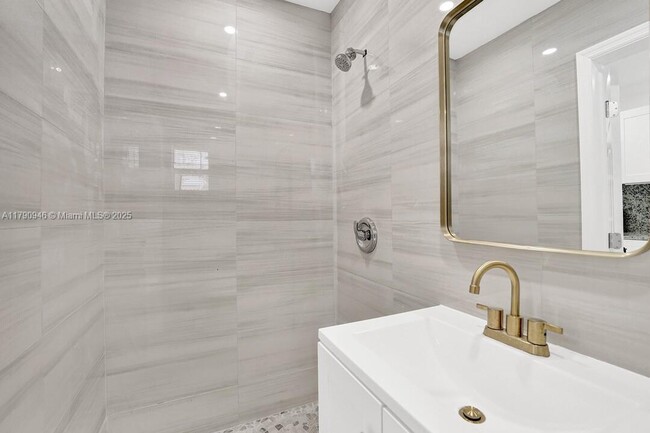 Foto del edificio - 5807 SW 25th St