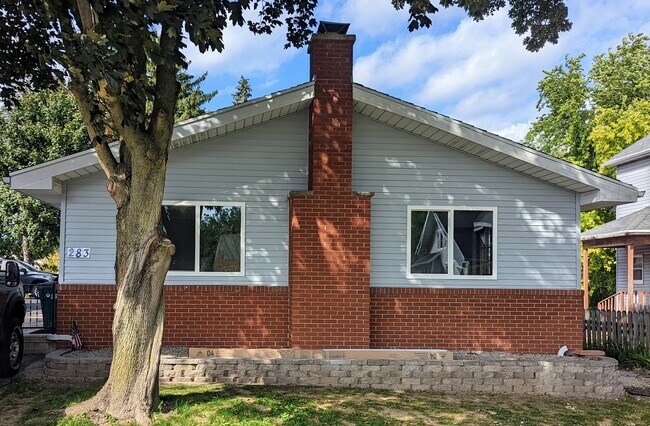 Building Photo - 283 E Oak St