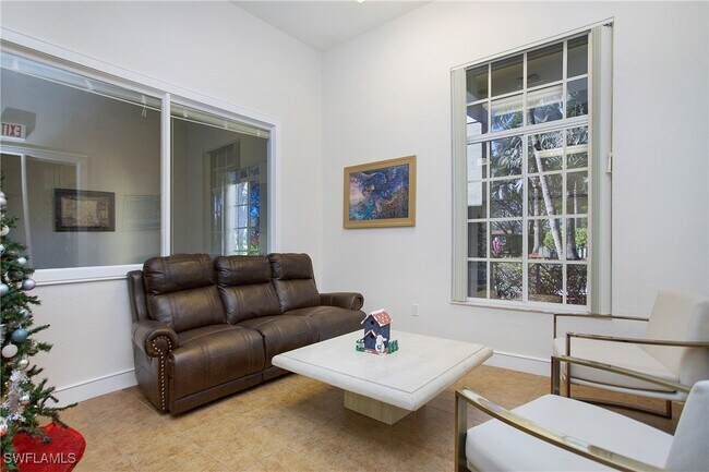 Foto del edificio - 8244 Key Royal Cir