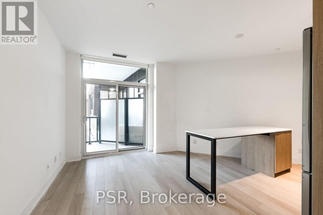 Building Photo - 1-601 Belsize Dr