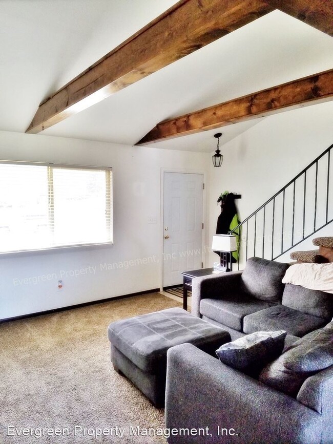 Foto del edificio - 3212-3214 Spruce Dr