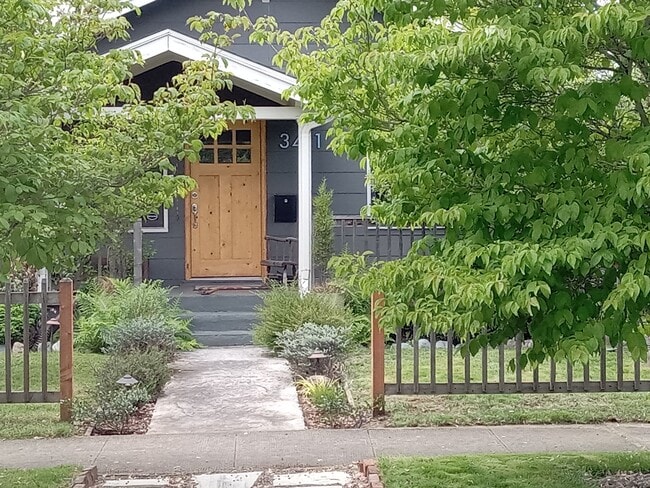 Building Photo - 3411 SE 59th Ave