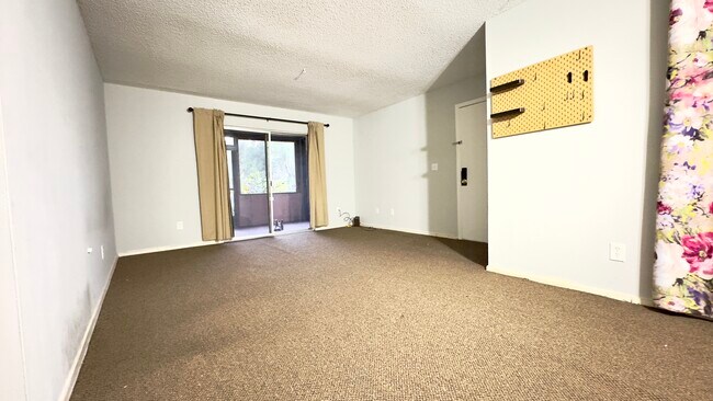 Foto del edificio - 6519 W Newberry Rd