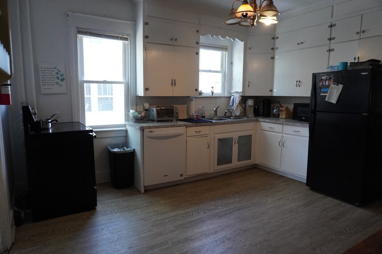 Foto del edificio - 244 S Barnard St