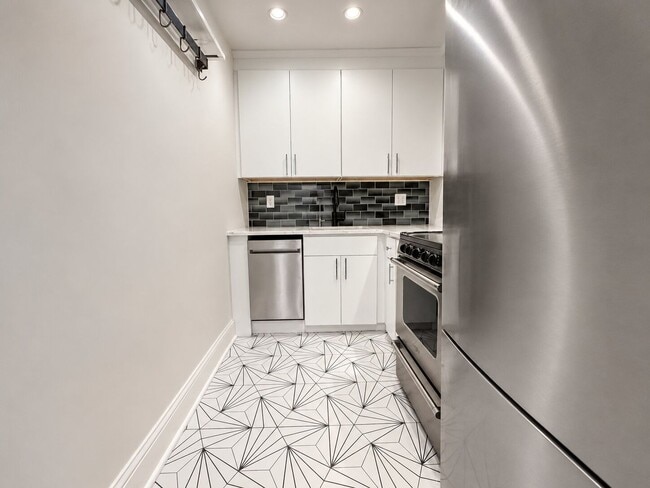 Building Photo - Rittenhouse Square Apartment in a Prime Center City Location
