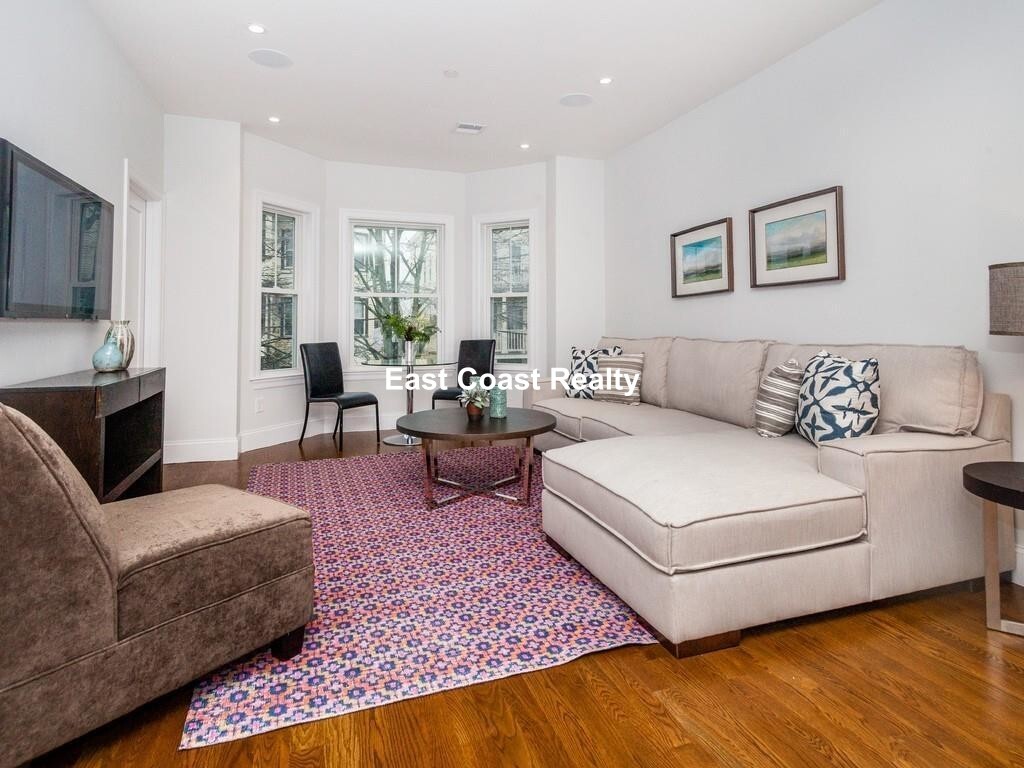 Primary Photo - 36 Rossmore St