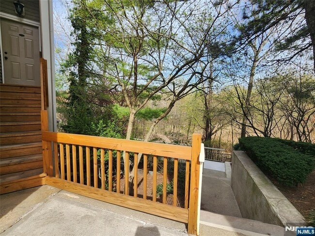 Building Photo - 567 Windsor Dr