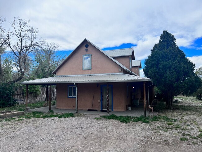 Building Photo - 906 Kit Carson Rd