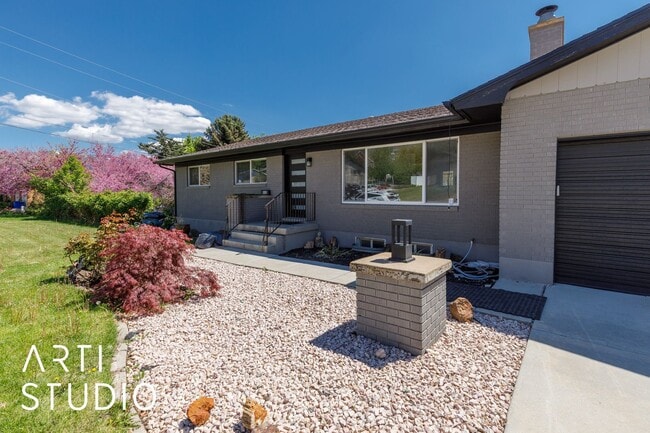 Building Photo - 983 Westwood Dr