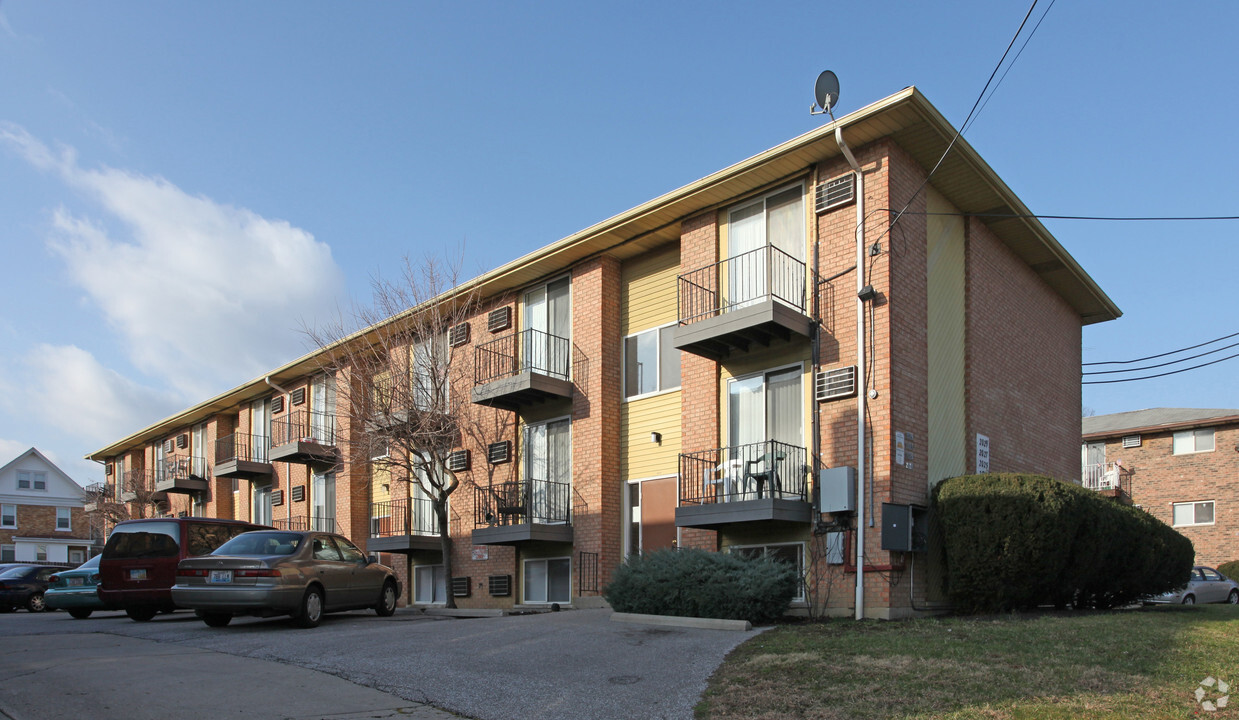 Primary Photo - Marmills Apartments