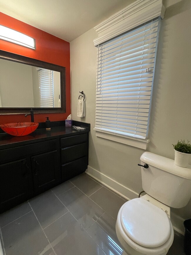 Half bath - 1506 N Jefferson St