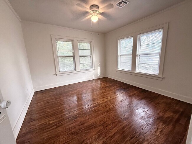 Foto del edificio - Large 1BD 1BA Duplex in Historic Mesta Par...