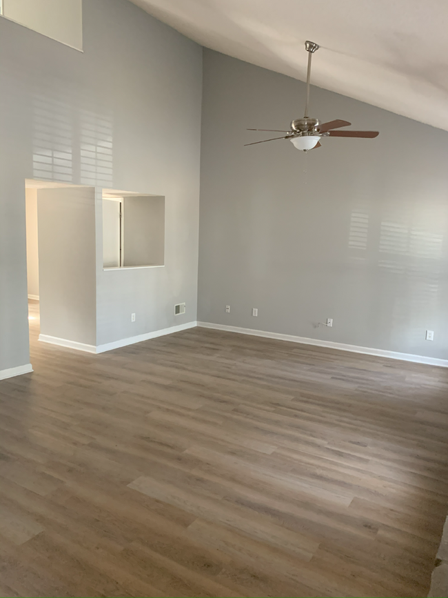 Foto del edificio - 272 Toweridge Dr SW