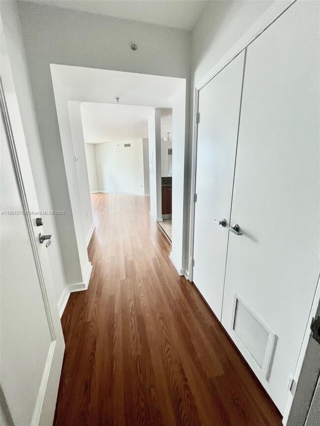 Foto del edificio - 9055 SW 73rd Ct